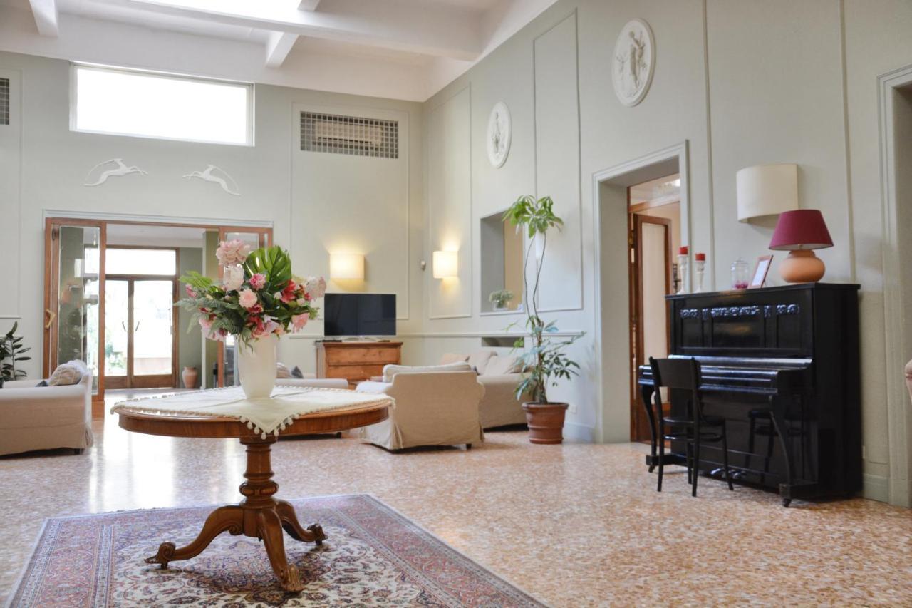 Hotel Touring Wellness & Beauty Фиуджи Екстериор снимка
