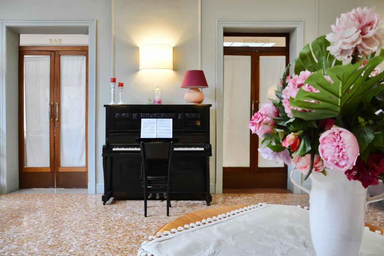 Hotel Touring Wellness & Beauty Фиуджи Екстериор снимка